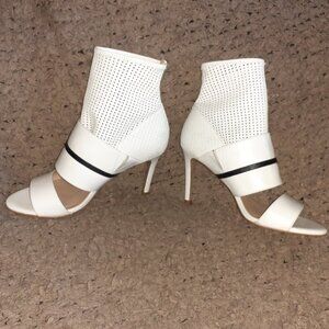 RUTHIE DAVIS X DISNEY PRINCESS-White Perforated Leather Stiletto-Sz 37-Excellent